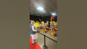 [HI] पीएम मोदी के लिए नीदरलैंड में मनमोहक लावणी प्रस्तुति!